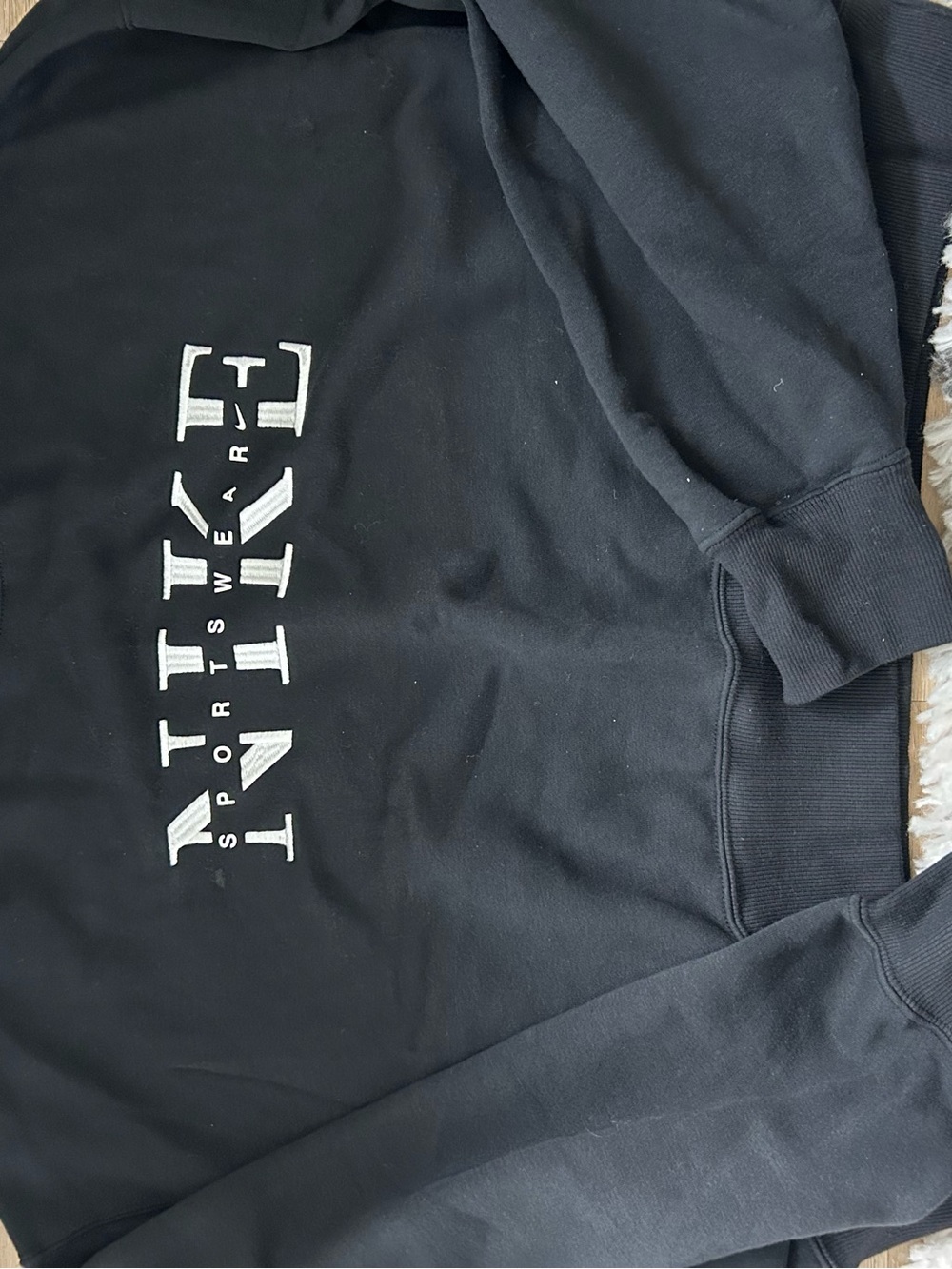 Women’s Nike black crop sweatshirt